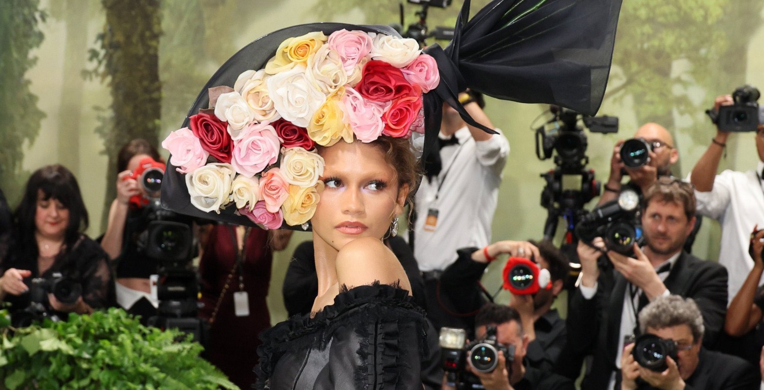 Met Gala: convidados apostam em looks floridos e rendados para tema inspirado em conto de ficção