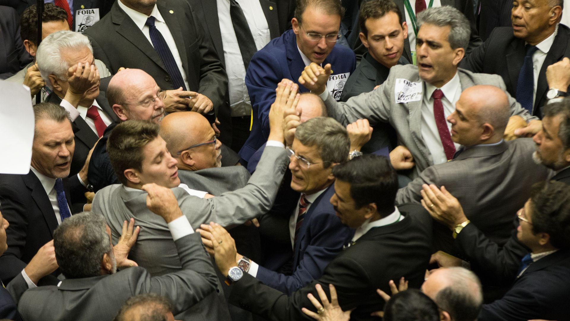 Câmara aprova urgência na votação que prevê mudança no regimento, prometendo punir deputados ‘brigões’