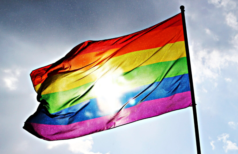 Pablo Vittar se apresenta com camisa verde e amarela durante 28ª Parada do Orgulho LGBT+ em SP