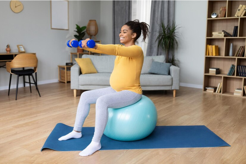 Pilates tem exercícios específicos para ajudar gestantes a manter corpo ativo e é recomendado para hora do parto