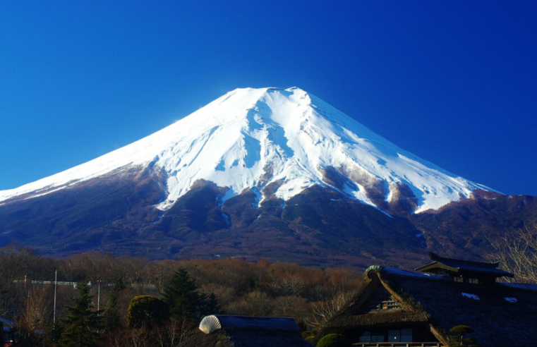Dias antes da temporada de alpinismo, quatro pessoas morrem ao tentar escalar Monte Fuji, no Japão