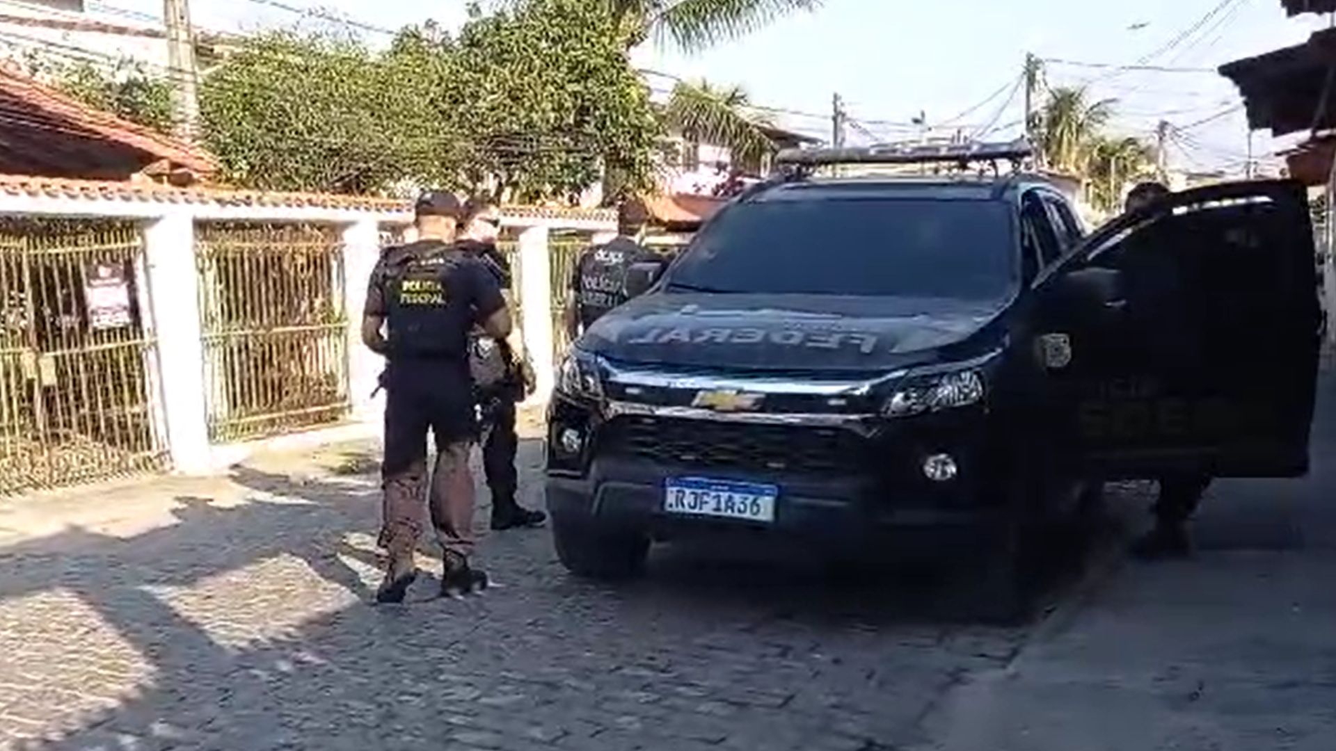 Em Cabo Frio, PF faz operação que mira casal suspeito de roubar valor referente a restituição do IR das vítimas