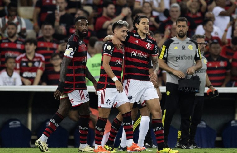 Com dois golaços de Luiz Araújo, Flamengo vence Grêmio por 2 a 1 e assume liderança do Brasileirão