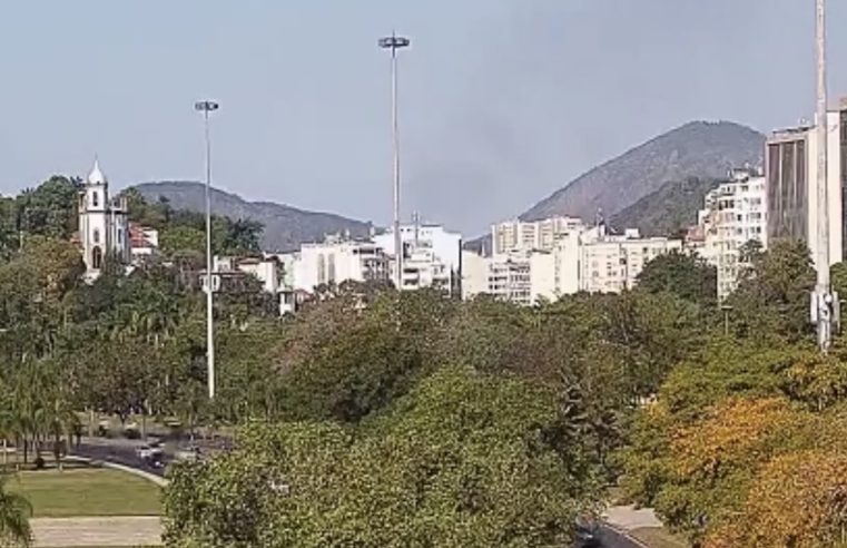 Zona Sul: incêndio em Botafogo atrapalha trânsito e afeta funcionamento do metrô