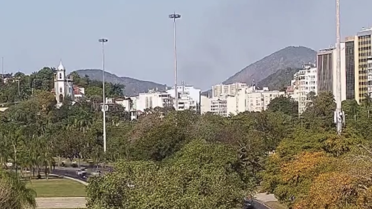 Zona Sul: incêndio em Botafogo atrapalha trânsito e afeta funcionamento do metrô