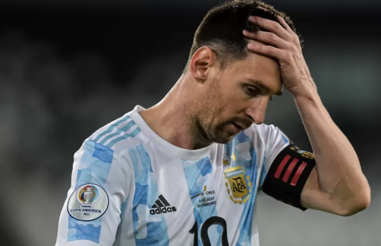 Sentiu! Messi tem dores musculares na coxa e pode desfalcar partida contra o Peru