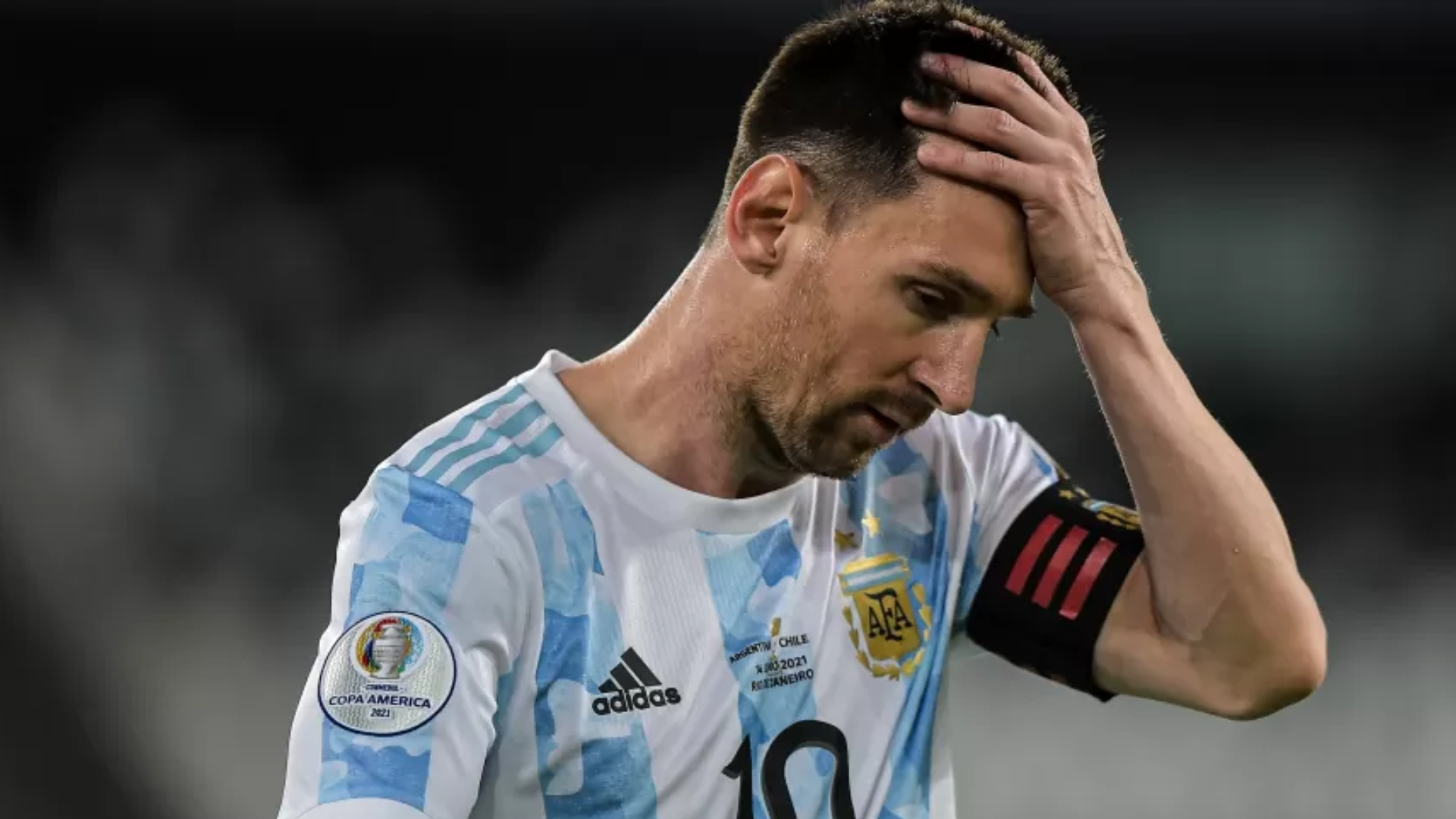 Sentiu! Messi tem dores musculares na coxa e pode desfalcar partida contra o Peru