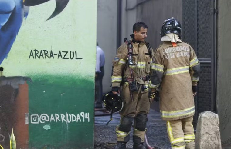 MetrôRio: incêndio em área externa da estação Flamengo assusta moradores de Botafogo