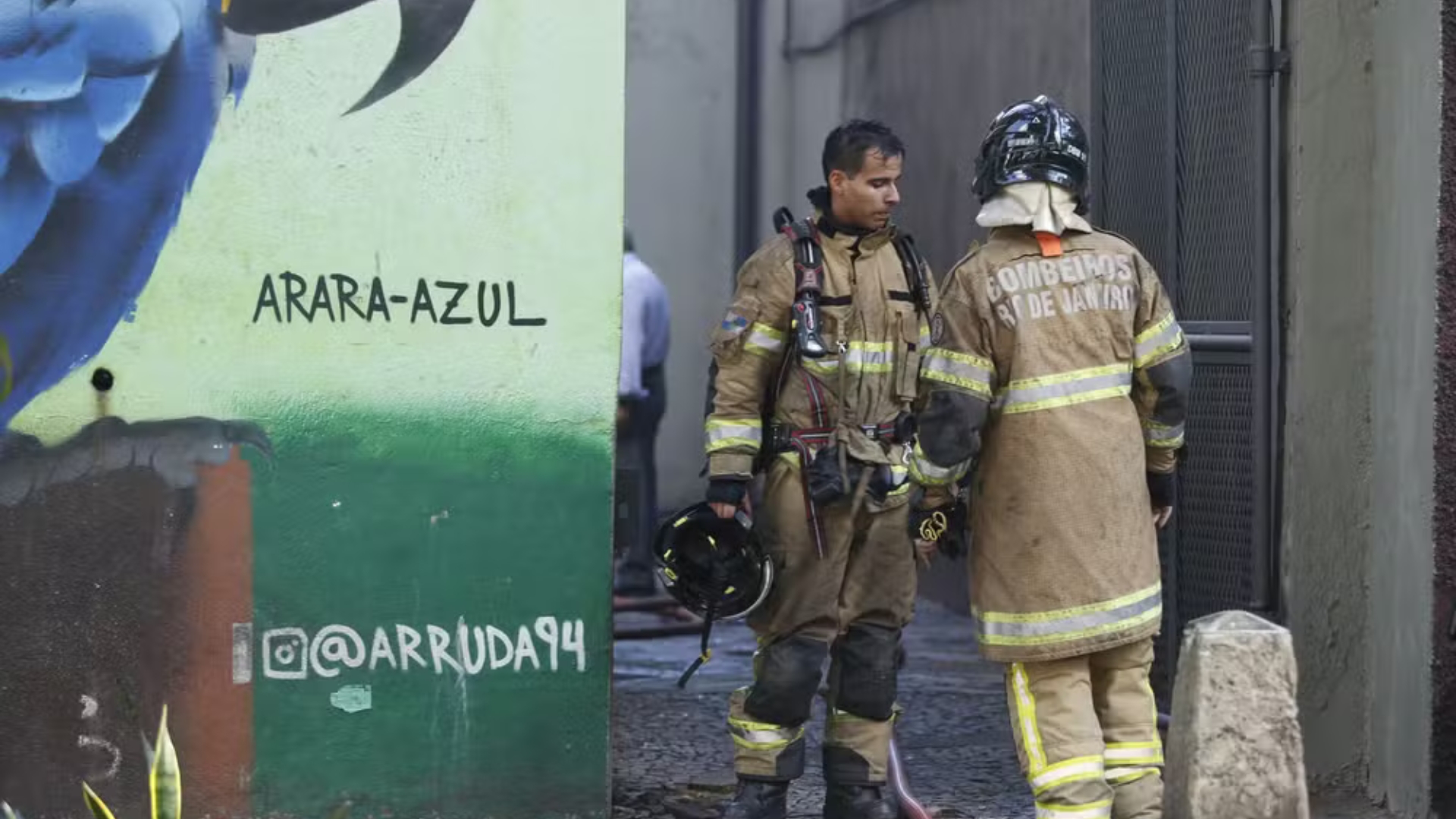 MetrôRio: incêndio em área externa da estação Flamengo assusta moradores de Botafogo