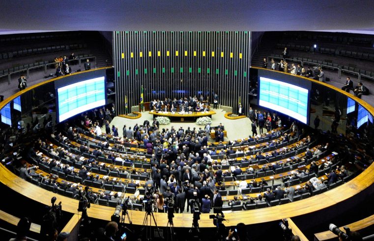 Levantamento revela que deputados somam 493 faltas sem justificativa