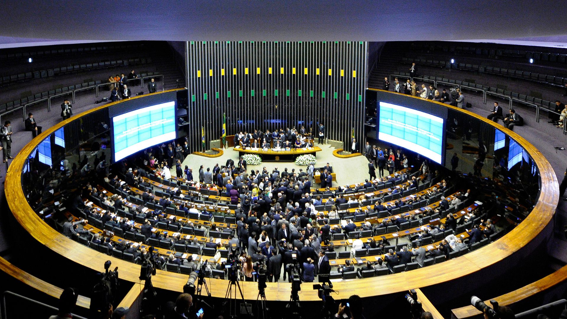 Câmara aprova texto-base de projeto da reoneração gradual da folha de pagamentos