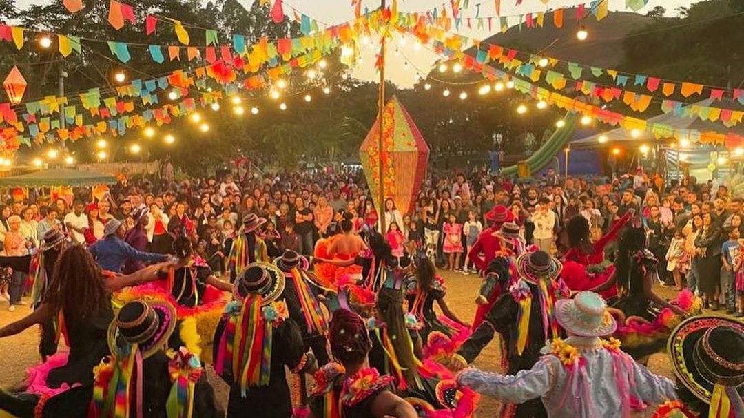 FDS: Festa Junina com shows ao vivo, quadrilhas tradicionais e comidas típicas agitam Região Ocêanica de Niterói