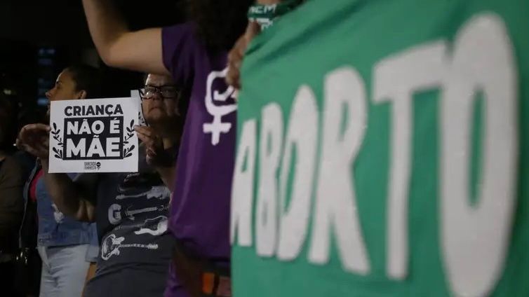 ‘Criança Não É Mãe!’: manifestantes vão às ruas contra PL que equipara aborto legal a homicídio
