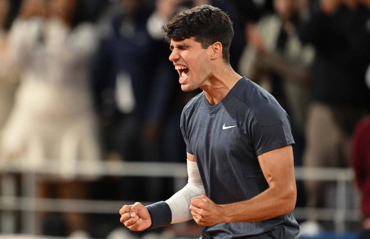 Tênis: Carlos Alcaraz vence Tsitsipas e se classifica para semifinal de Roland Garros