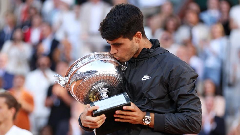 Alcaraz derrota Zverev em batalha de cinco sets e conquista título inédito de Roland Garros