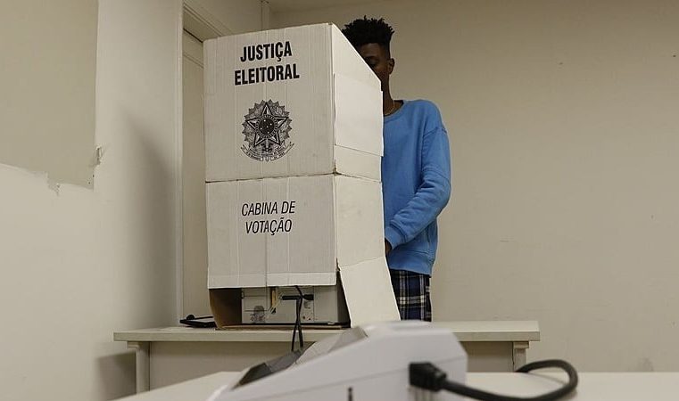 Pesquisa afirma que 54% de eleitores já sofreram compra de votos