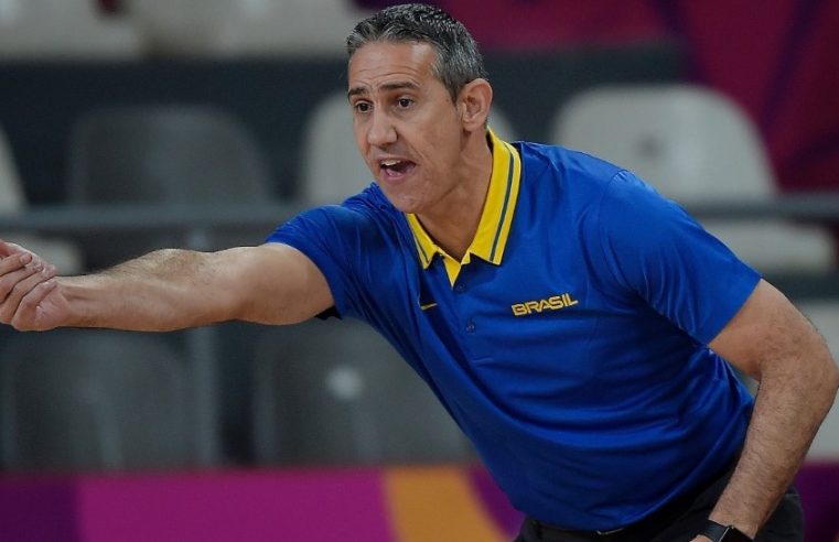 José Neto pede demissão do cargo de técnico da seleção feminina de Basquete