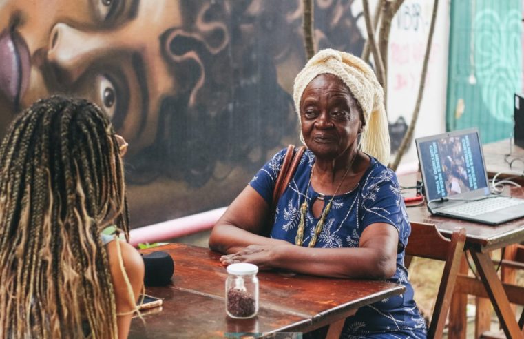 Projeto artístico ‘Mulheres Negras Curtindo a Vida’ convida mulheres a compartilharem suas histórias nesta sexta