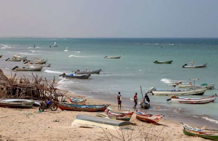 Naufrágio na Costa do Iêmen deixa 49 mortos, incluindo mulheres e crianças; barco transportava 260 migrantes