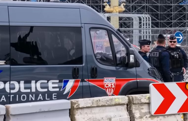 Polícia francesa abre investigação após caixões serem deixados aos pés da Torre Eiffel