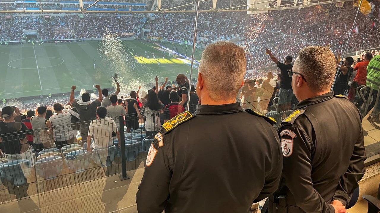 PM prende 31 torcedores por confusão antes do jogo entre Vasco e Flamengo