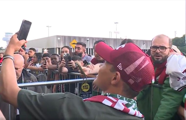 Thiago Silva é recebido com festa por torcedores do Fluminense