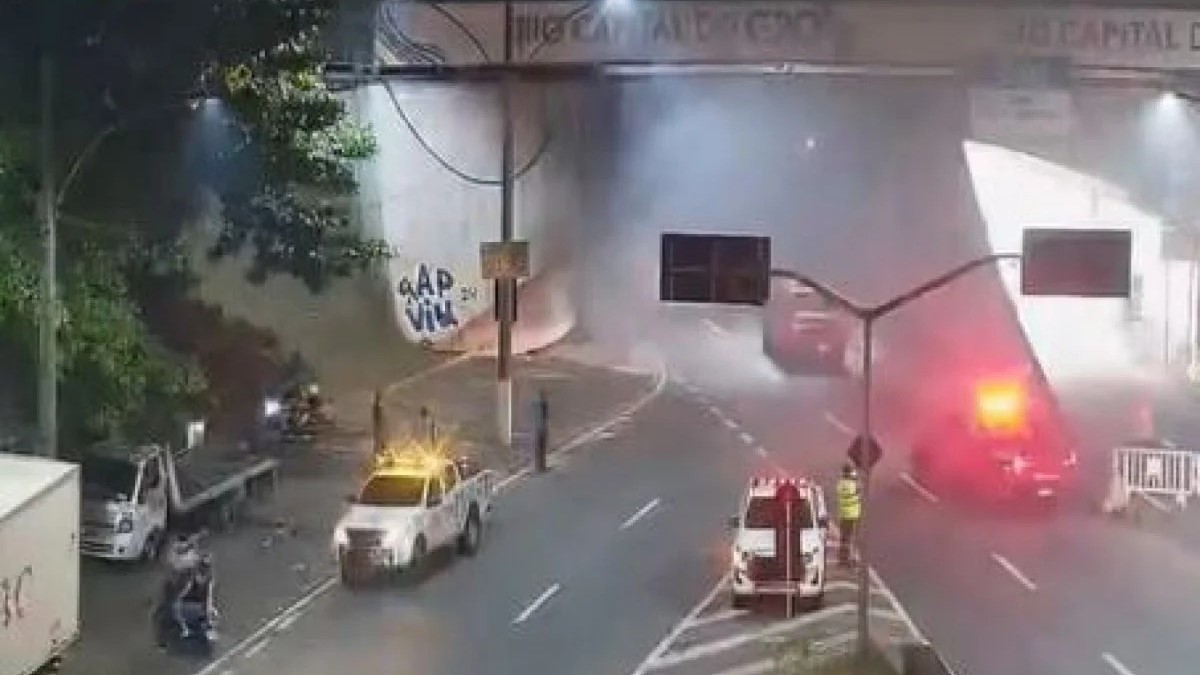 Tentativa de furto de cabos causa incêndio na saída do túnel Santa Bárbara