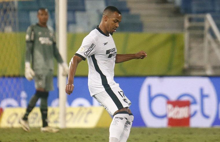 Botafogo: Associação de Árbitros decide acionar Marlon Freitas no STJD após declaração sobre ‘lutar contra o sistema’