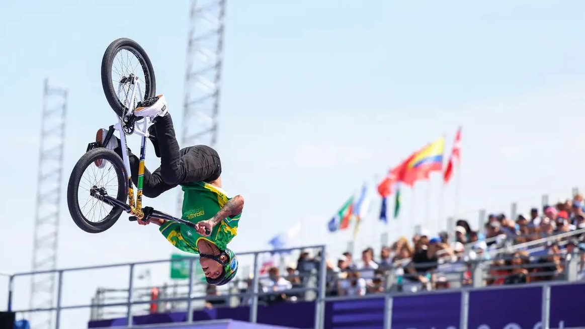 Gustavo ‘Bala Loka’ fica em sexto na final do ciclismo BMX freestyle