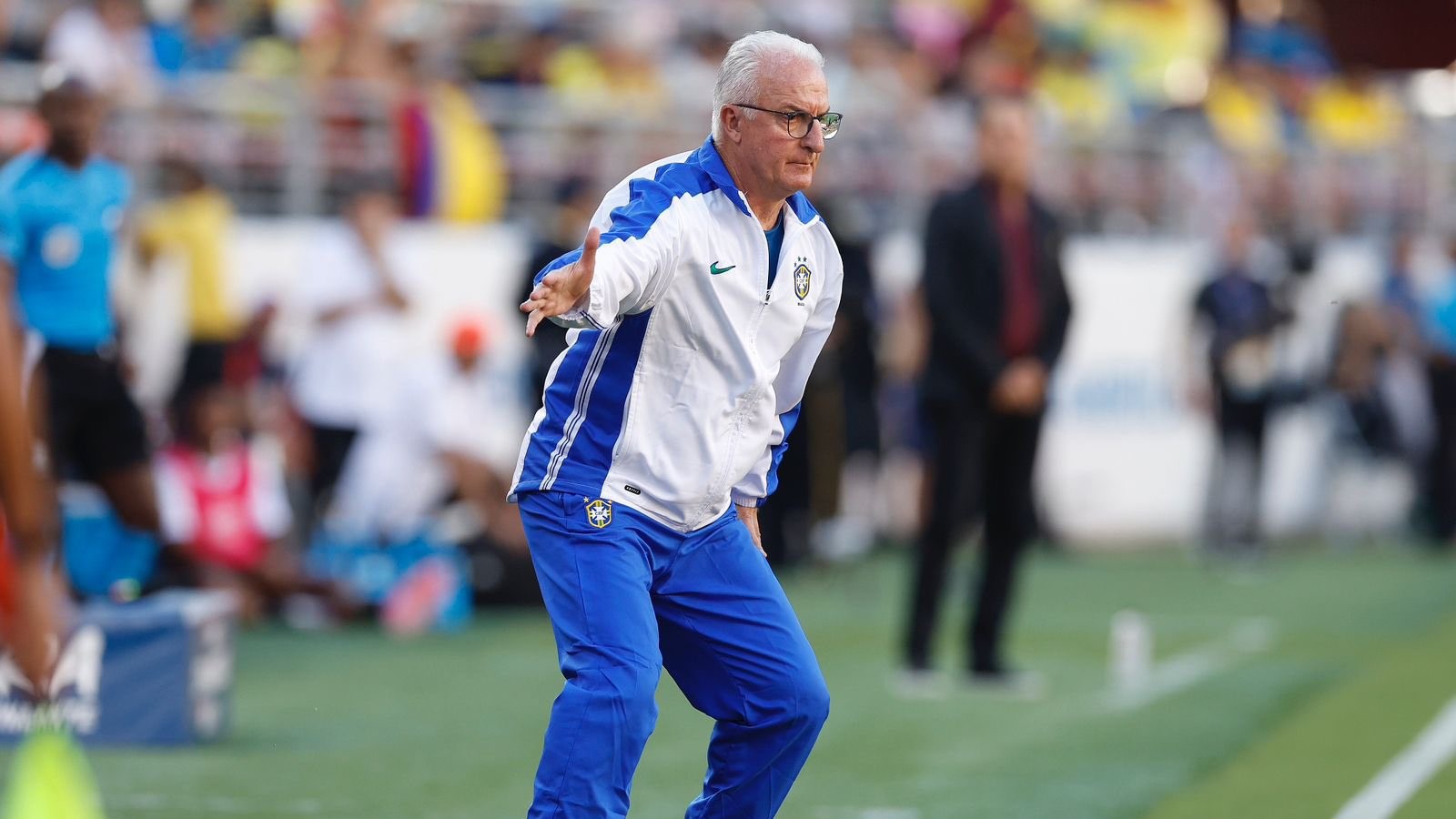 Dorival preserva titulares, e definição de substituto de Vini fica para a véspera de Brasil x Uruguai