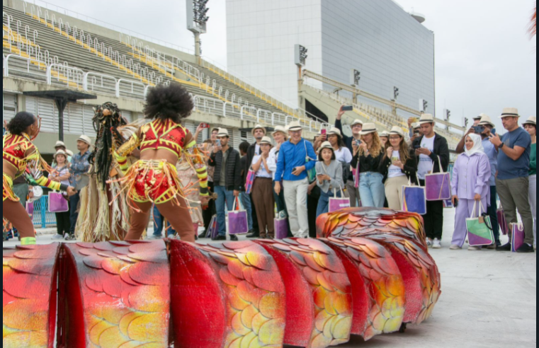 Participantes do G20 conhecem Marquês de Sapucaí e caem no samba com a Viradouro