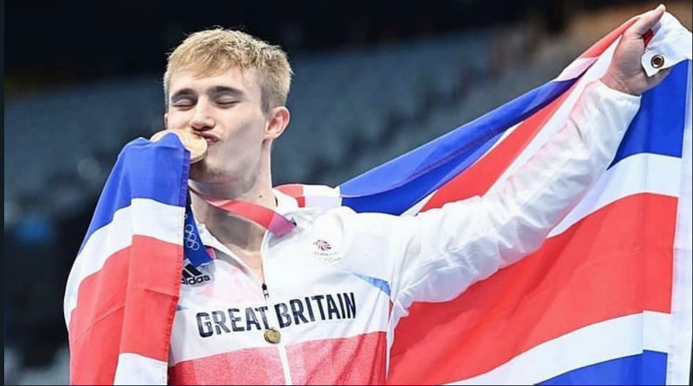 Atleta britânico surprende ao revelar que faz renda extra em plataforma de conteúdo adulto