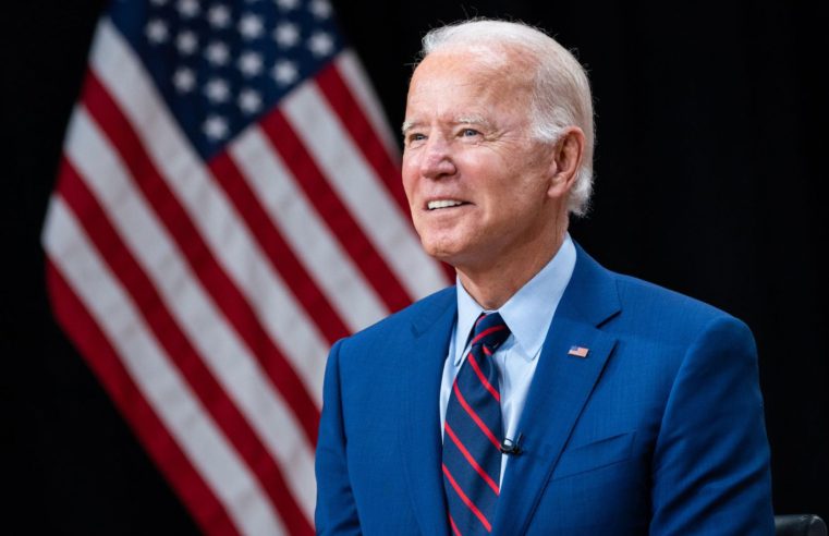 Joe Biden diz não estar magoado com democratas que exigiram desistência dele da reeleição