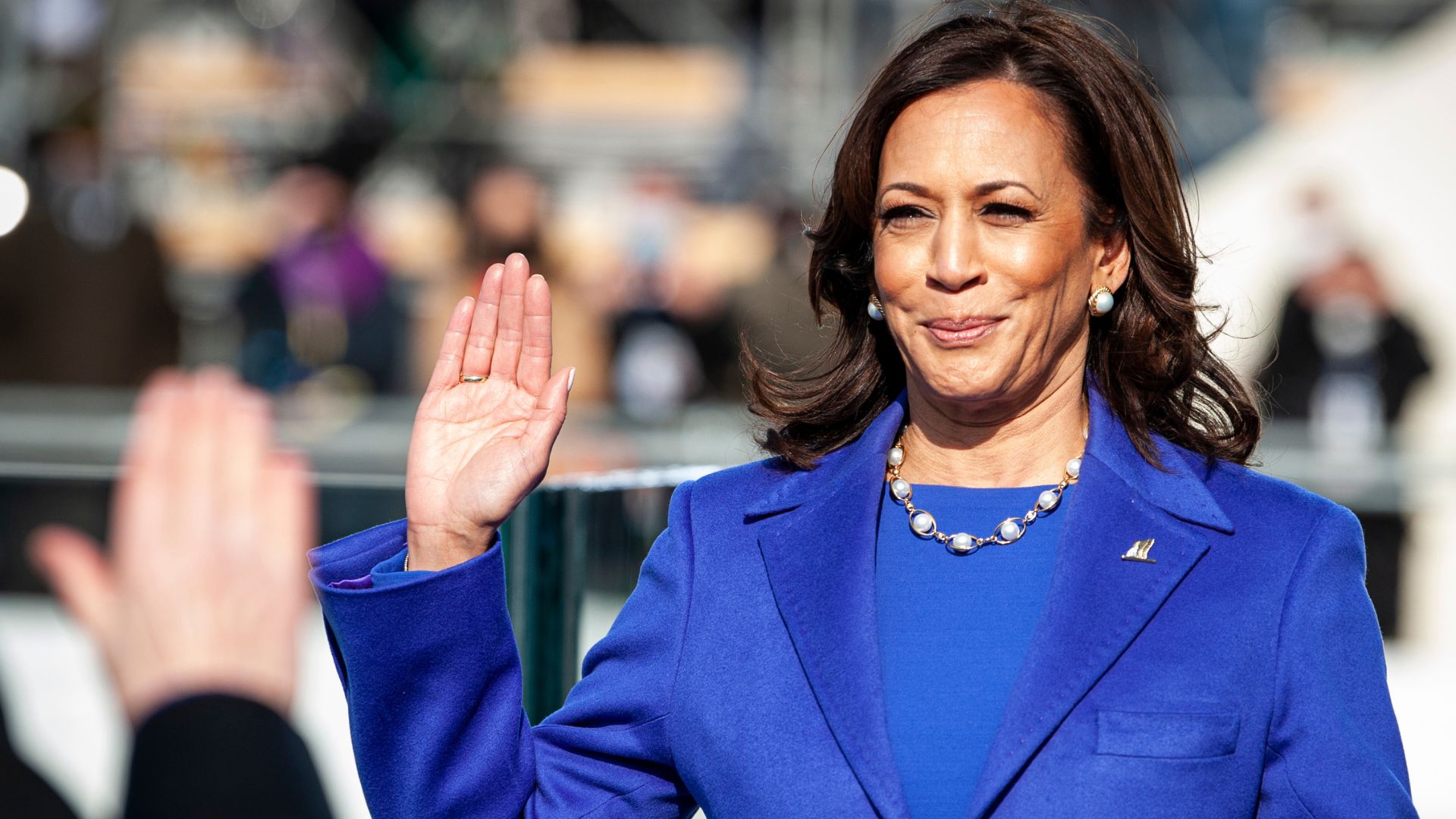 EUA: Em uma semana, campanha de Kamala Harris à Presidência arrecada mais de um bilhão de reais em doações