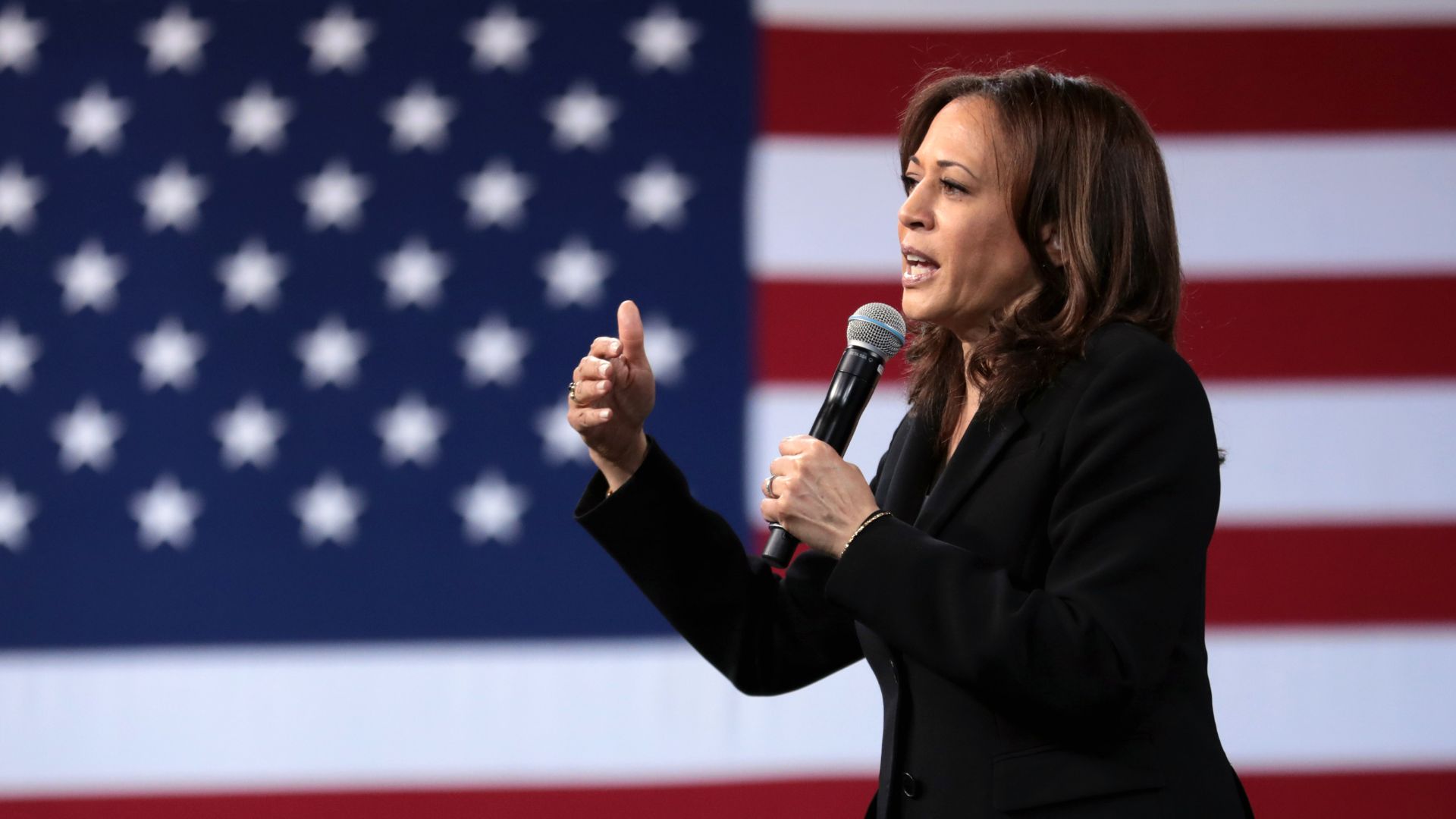 Com desempenho desastroso de Biden em debate, Kamala Harris vê apoio crescer