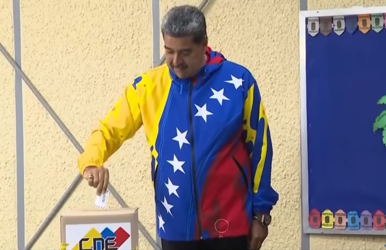 Conselho Eleitoral da Venezuela entrega atas de votação e resultado reafirma vitória de Maduro