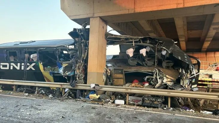 Acidente com ônibus em São Paulo deixa 10 mortos e 40 feridos