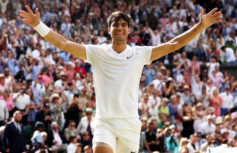 Alcaraz vence Djokovic por 6/2, 6/2 e 7/6 e conquista o bicampeonato em Wimbledon