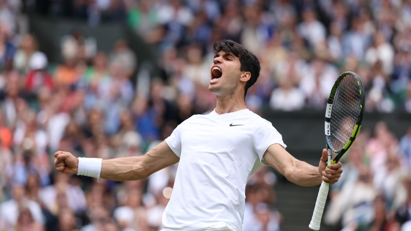 Alcaraz vence Medvedev, avança à final de Wimbledon e busca bicampeonato