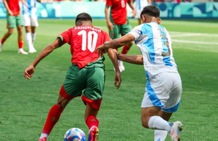 Olimpíadas: decisão da arbitragem gera confusão e invasão de torcedores em partida entre Argentina e Marrocos