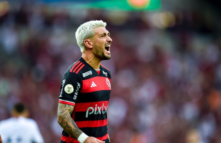 Com um jogo a menos, Flamengo assume liderança do Brasileirão após vencer Atlético-GO por 2 a 0 no Maracanã