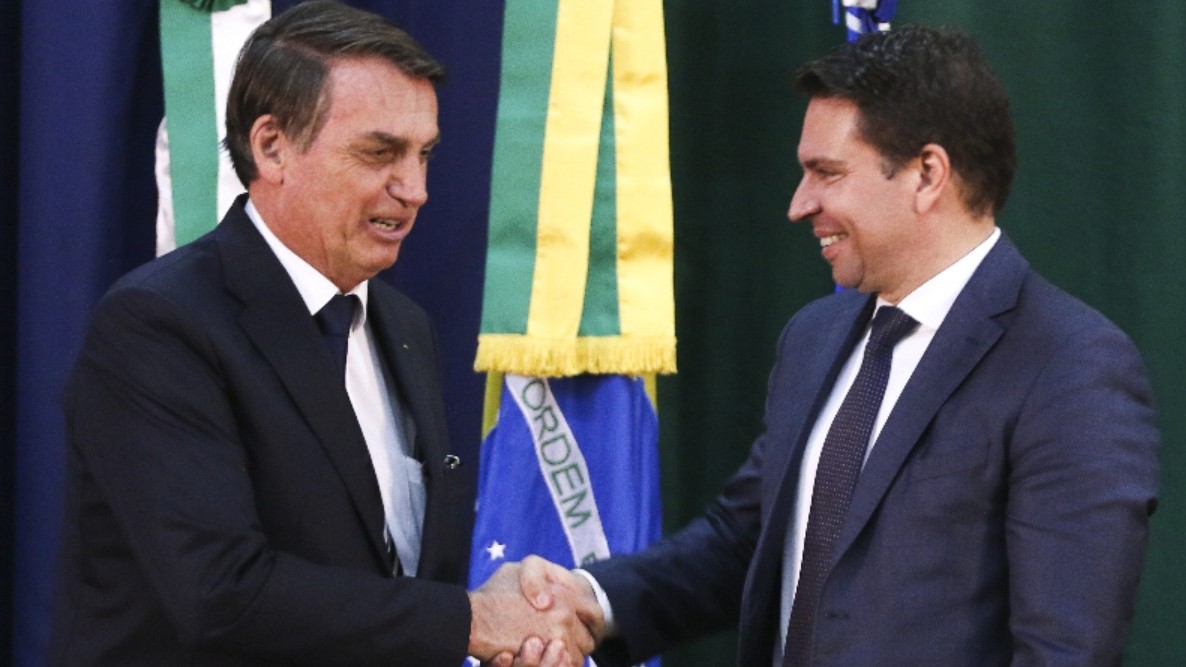 PF encontra documentos em que Ramagem orienta Bolsonaro a mentir sobre urnas