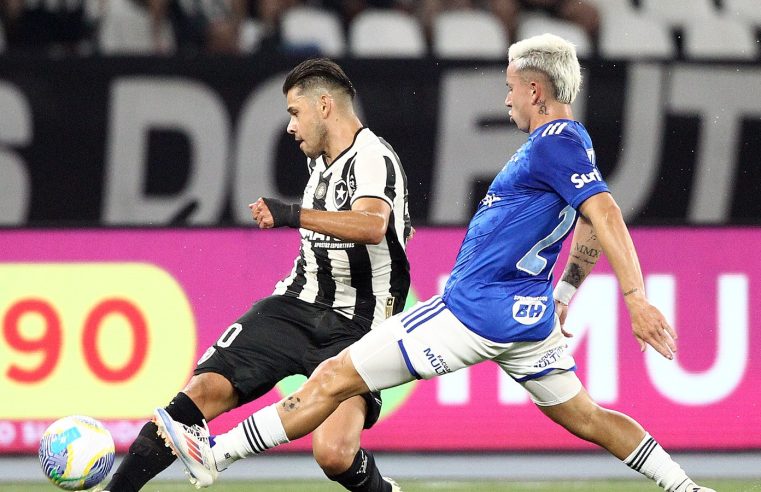 Botafogo perde por 3 a 0 para o Cruzeiro em casa e perde liderança do Brasileirão 