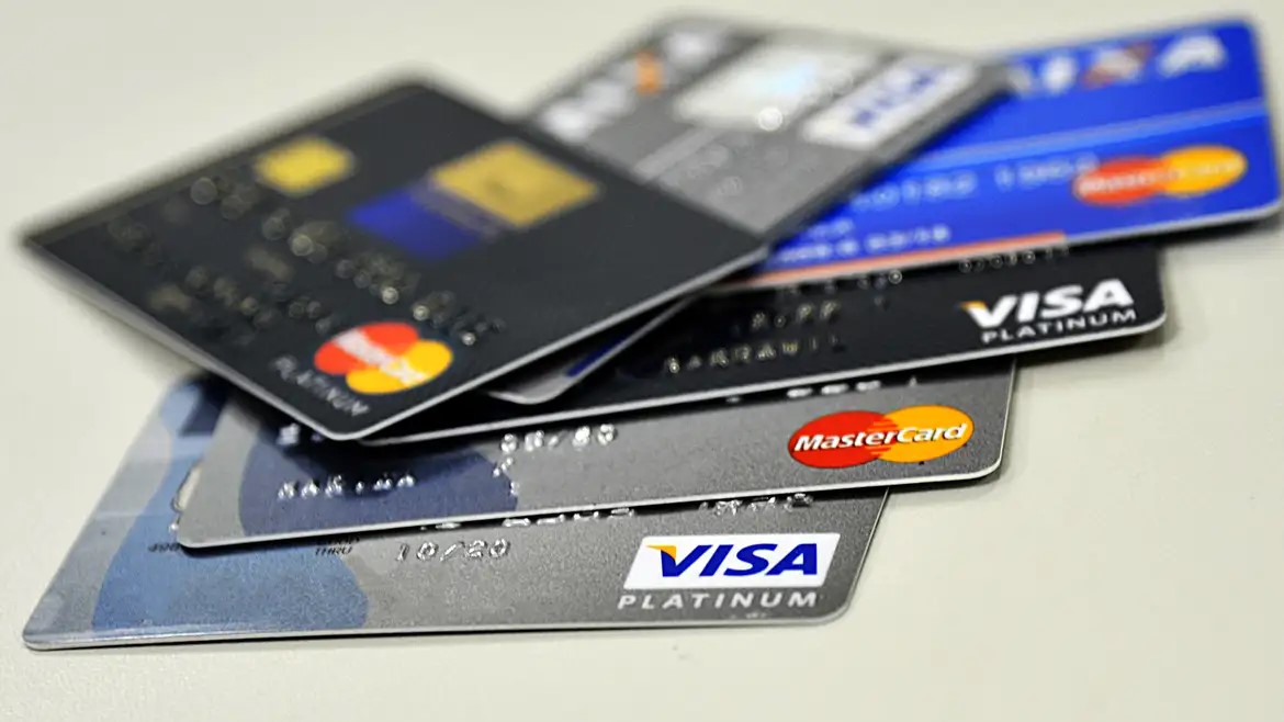 Portabilidade do saldo devedor do cartão de crédito começa a valer nesta segunda (01)