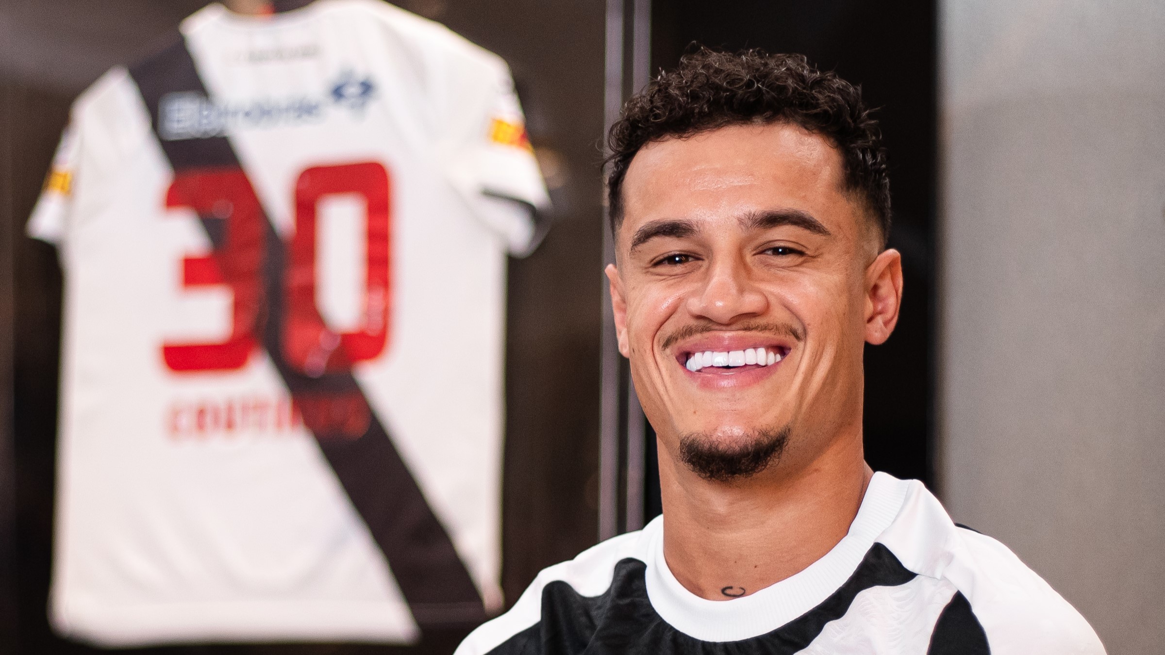 Contrato de Coutinho com o Vasco inclui cláusula milionária para afastar interesse do Flamengo