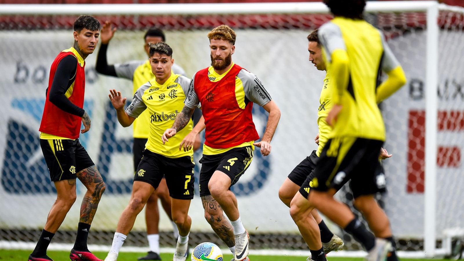 Flamengo e Fortaleza se enfrentam nesta quinta-feira (11) no Maracanã pelo Brasileirão