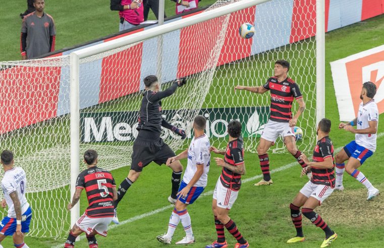 Flamengo perde por 2 a 1 para o Fortaleza no Maracanã e cede liderança do Brasileirão