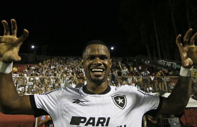 Com Junior Santos e Eduardo no ataque, Botafogo enfrenta o Vitória nesta quinta (11) no Barradão