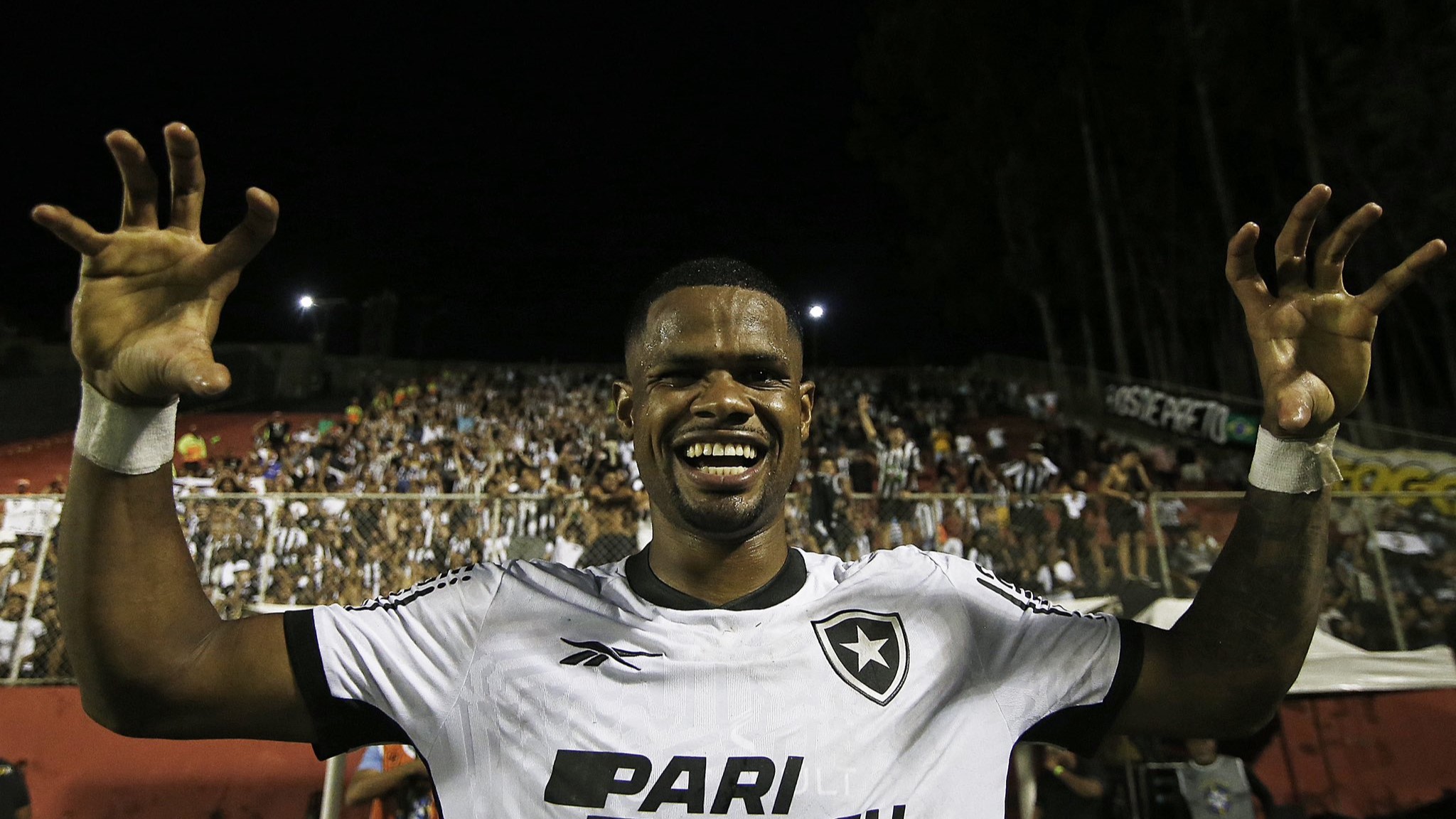 Com Junior Santos e Eduardo no ataque, Botafogo enfrenta o Vitória nesta quinta (11) no Barradão