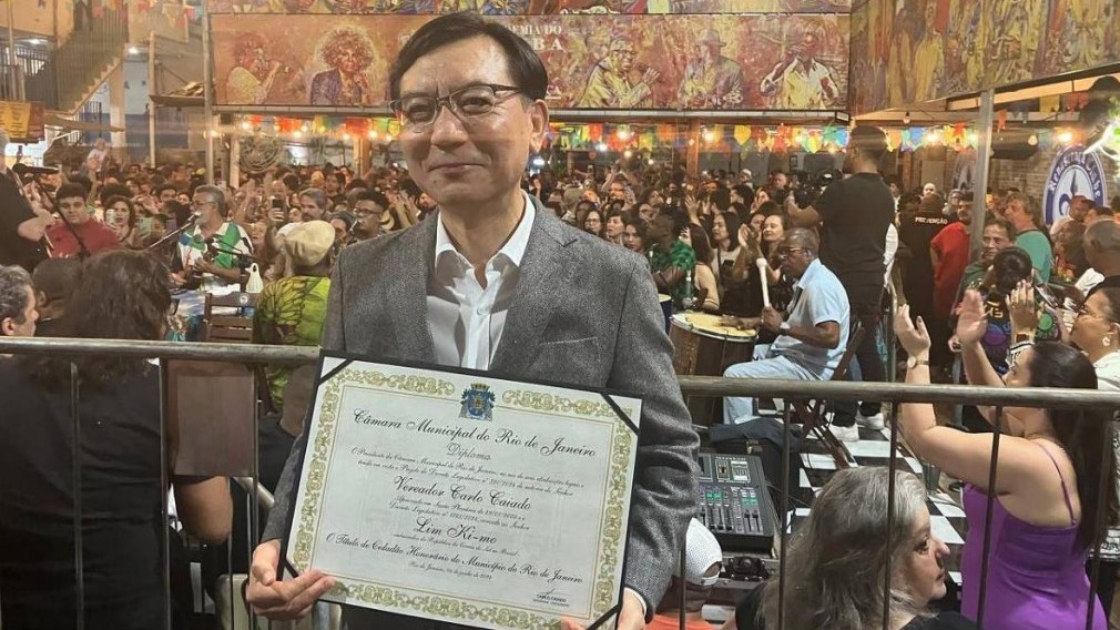 Lim Ki-mo, embaixador coreano, recebe título de carioca honorário e ganha ‘nome brasileiro’